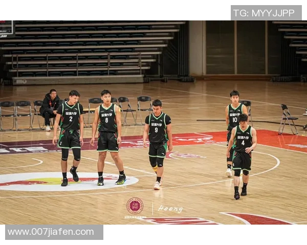 北大清华2015年CUBA篮球对决精彩回顾与赛场风云变幻分析